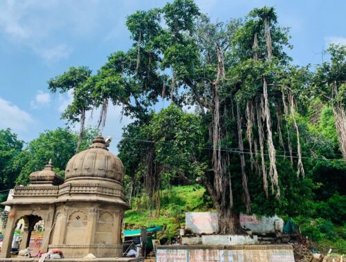 Maheshwar, visited as a film location of "Pad Man"