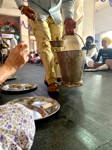 "Himself He Cooks", Guru Ka Langar in Golden temple
