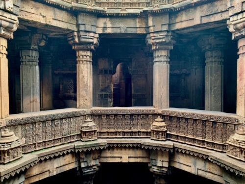 Dada hari ni vav step well.